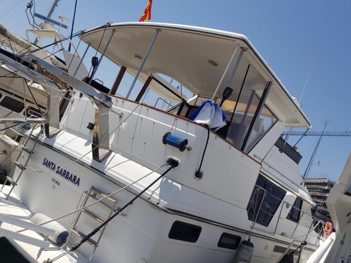 Hotel Yacht Y Fiestas Sant Adrià de Besòs Esterno foto