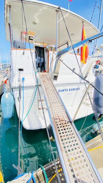 Hotel Yacht Y Fiestas Sant Adrià de Besòs Esterno foto