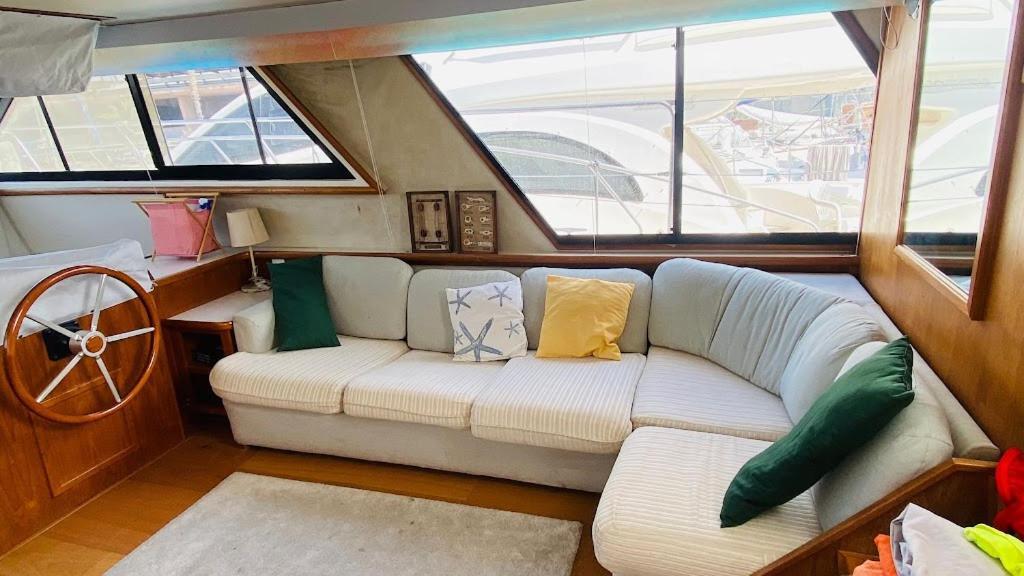 Hotel Yacht Y Fiestas Sant Adrià de Besòs Esterno foto