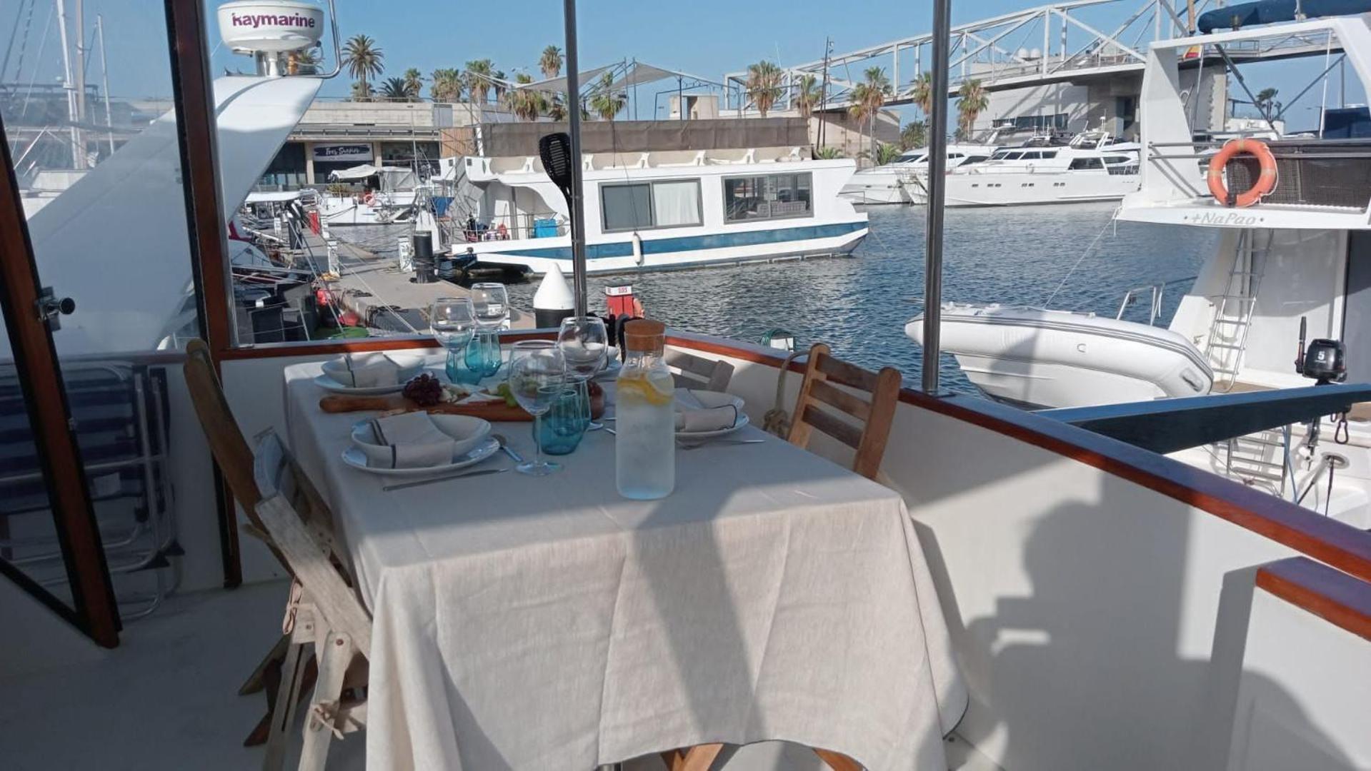 Hotel Yacht Y Fiestas Sant Adrià de Besòs Esterno foto